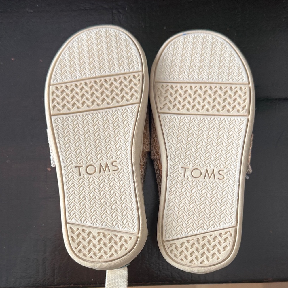 Toms Shimmering Gold Kids Sneakers - Picture 3 of 3